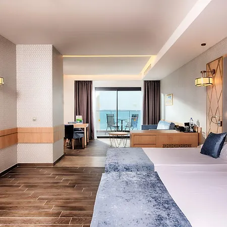 палас - полупансион Хотел