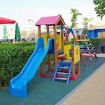 Palace (adults Only) ساني بيتش